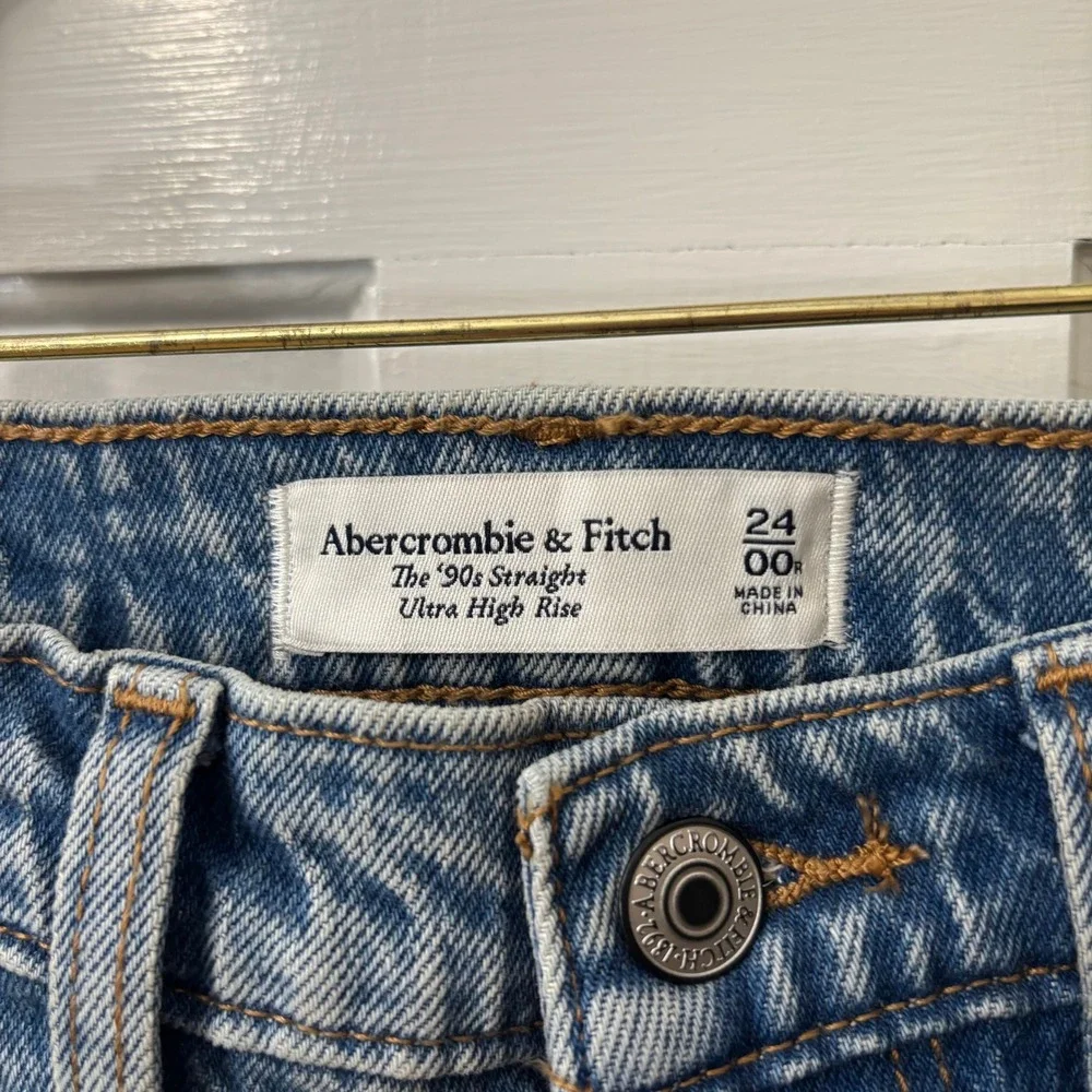 NEW Abercrombie Fitch 90s Straight High Rise Jeans Curve Love 24R Light‎ Wash
